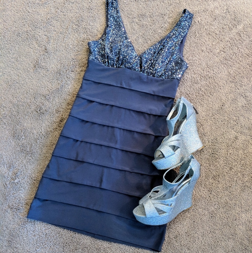 💖 NWOT Classic and Sexy Gray Formal Dress 💖